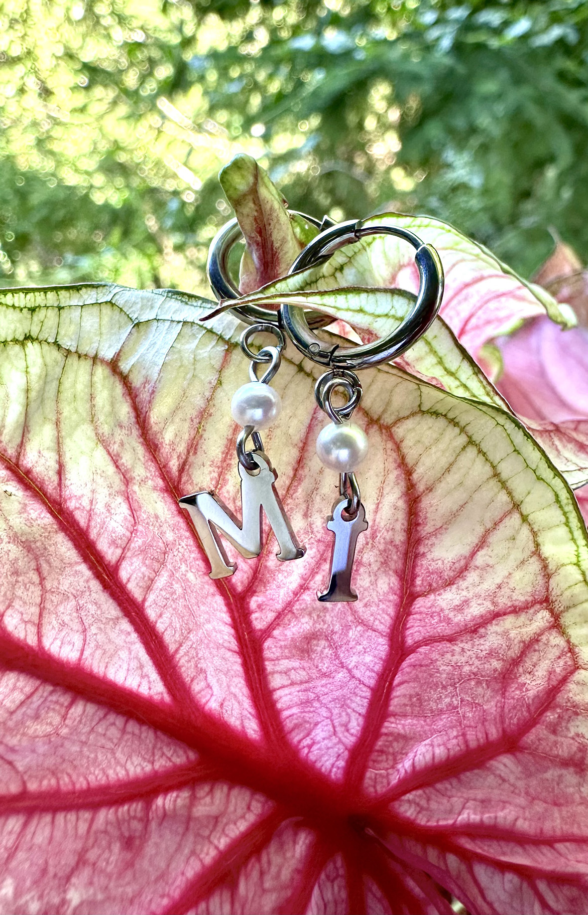 Náušnice abeceda 1 (rôzne písmená na výber) + sladkovodná perla