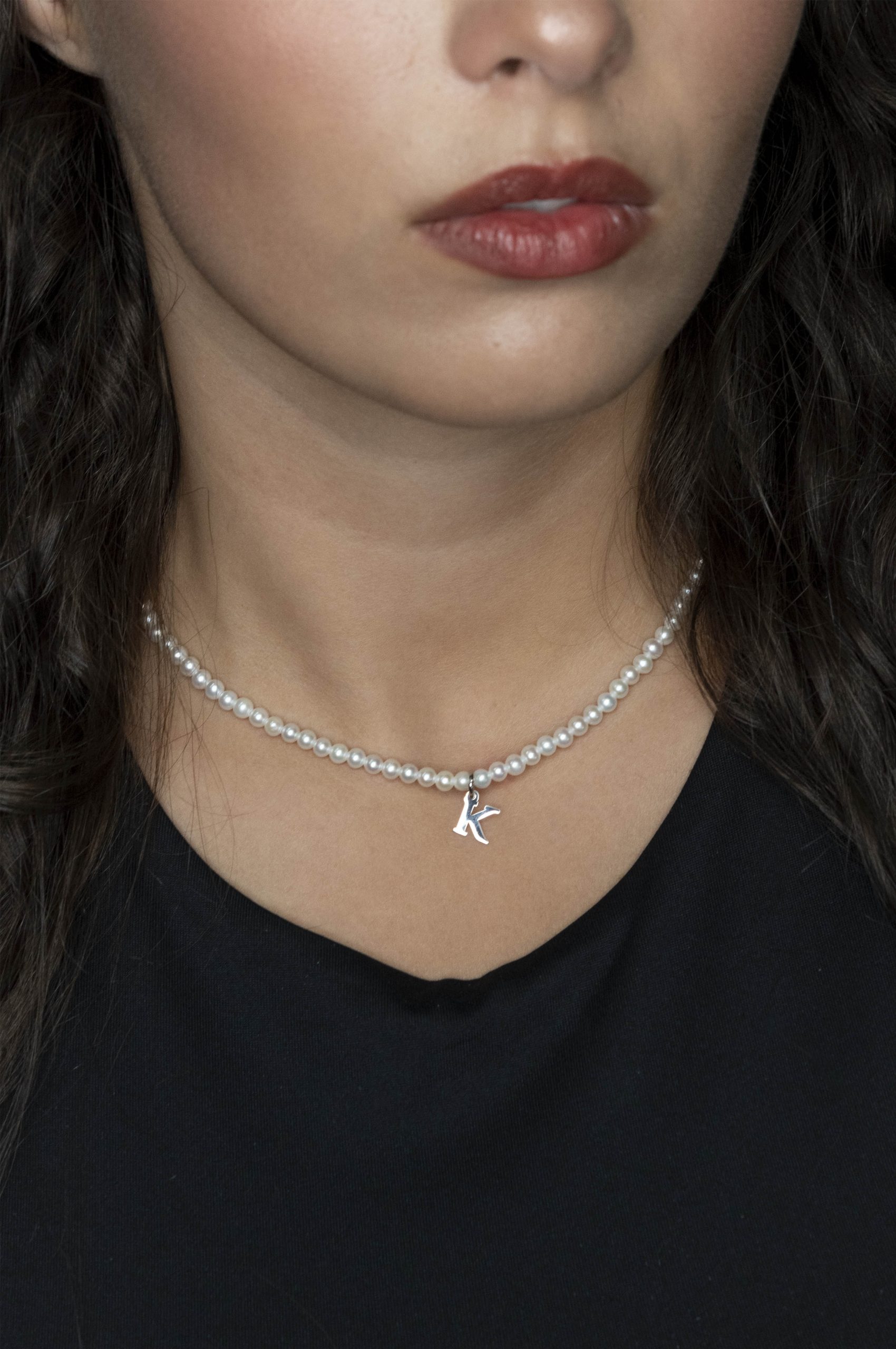 Náhrdelník - abeceda 1 (rôzne písmená na výber)+biele sladkovodné perly