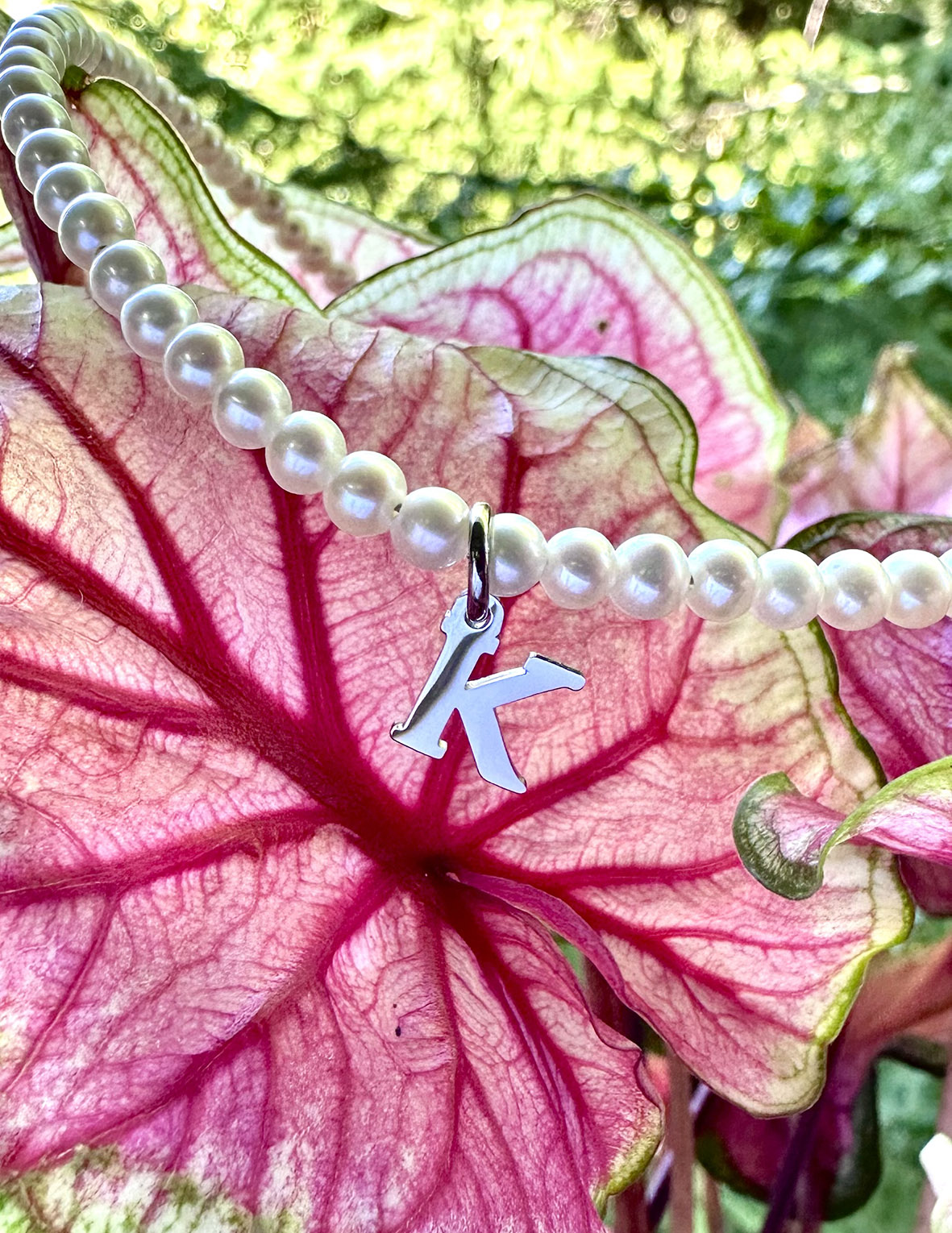 Náhrdelník - abeceda 1 (rôzne písmená na výber)+biele sladkovodné perly