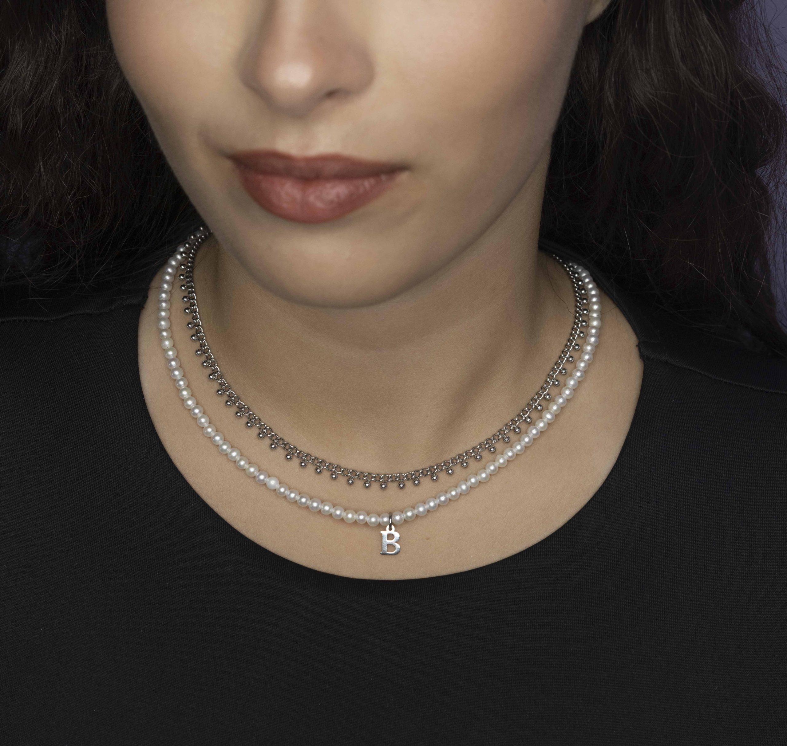 Náhrdelník - abeceda 2 (rôzne písmená na výber)+biele sladkovodné perly