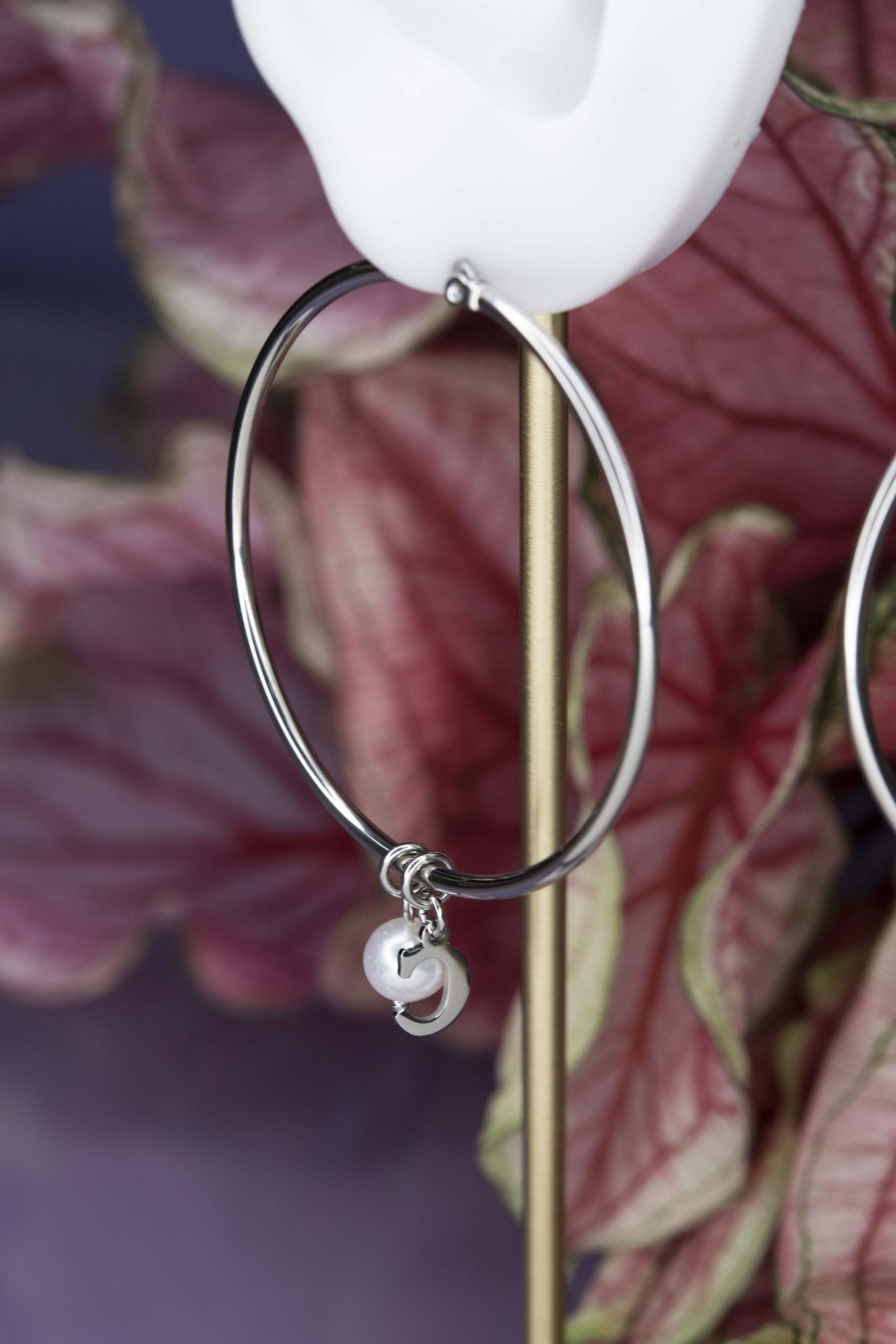 Náušnice abeceda VEĽKÝ KRUH (rôzne písmená na výber) + sladkovodná perla