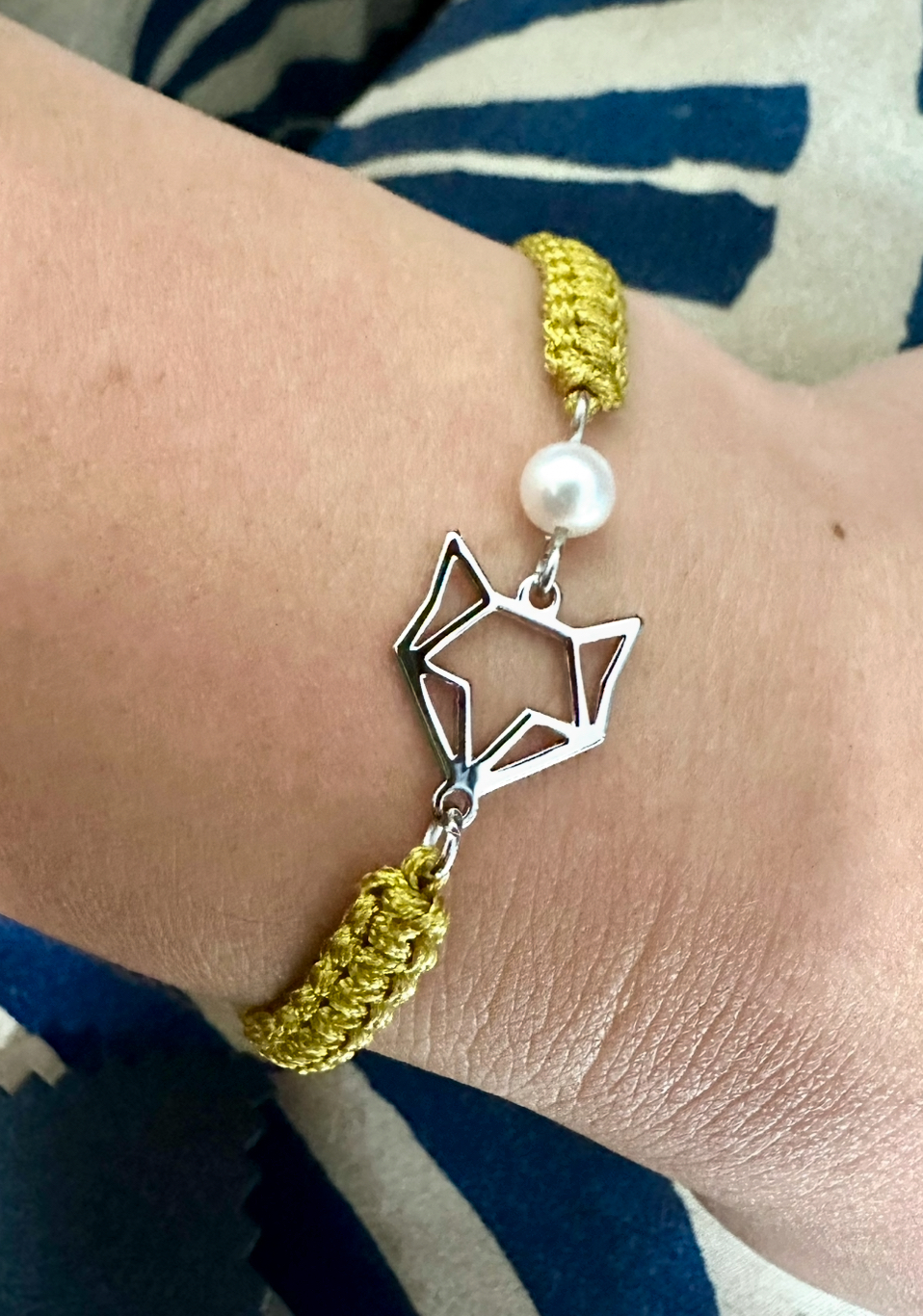 Náramok -  líška – šnúrka + perla