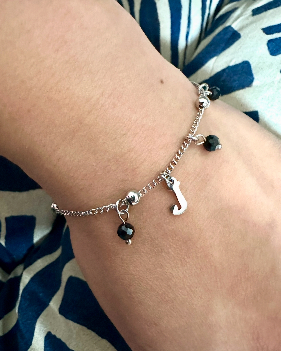 Náramok Abeceda – retiazka + onyx 1