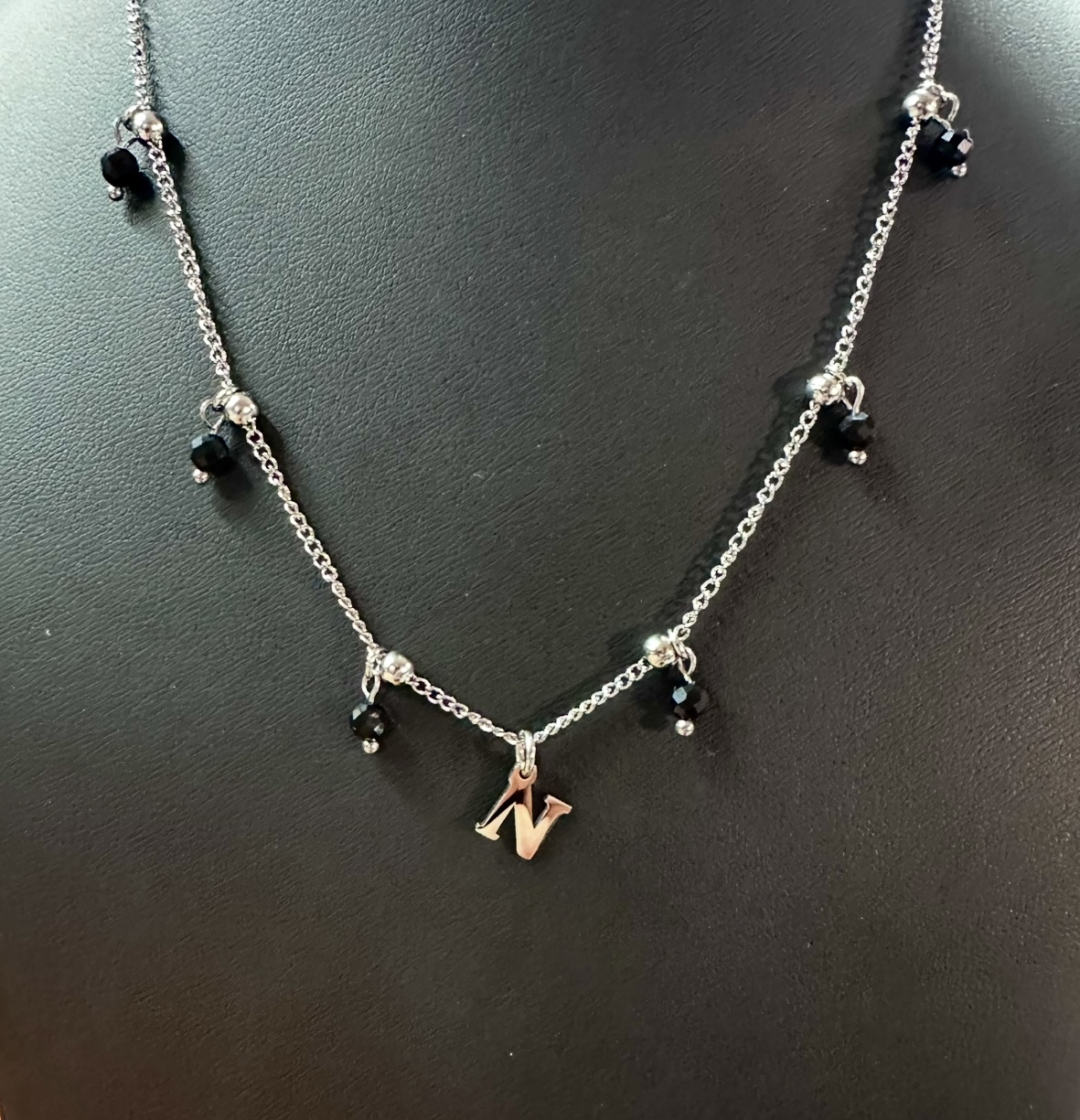 Prívesok abeceda 3 (rôzne písmená na výber) + onyx