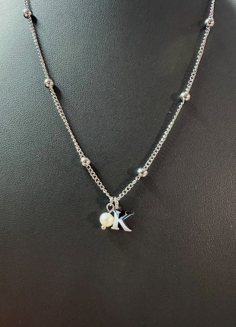 Prívesok abeceda 5 (rôzne písmená na výber) + sladkovodná perla