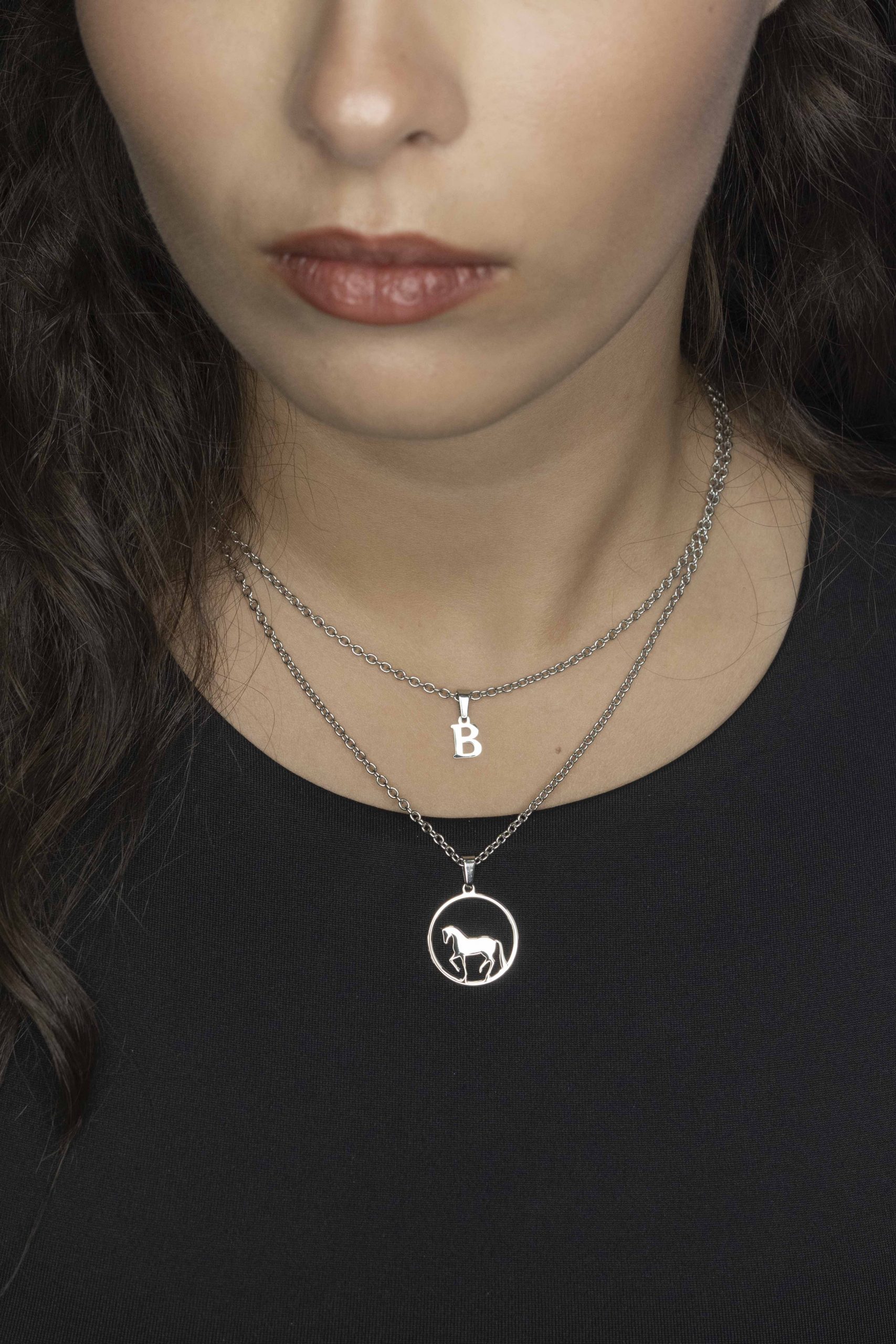 Dvojradový náhrdelník koník s písmenom (rôzne písmená na výber)