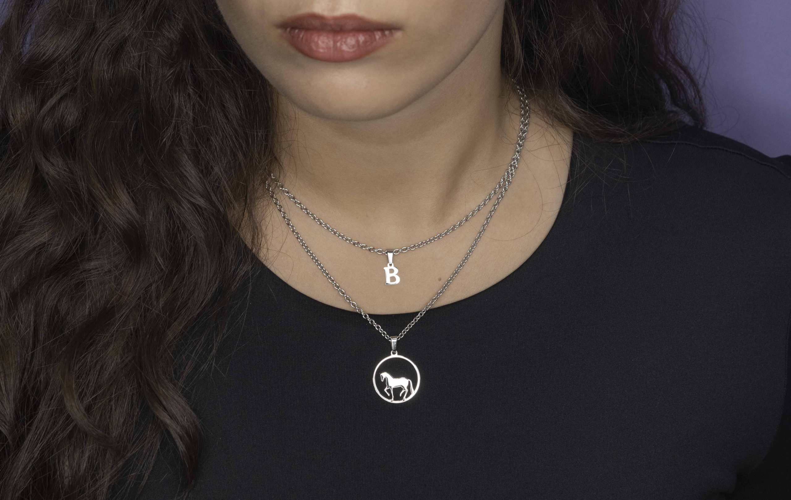 Dvojradový náhrdelník koník s písmenom (rôzne písmená na výber)
