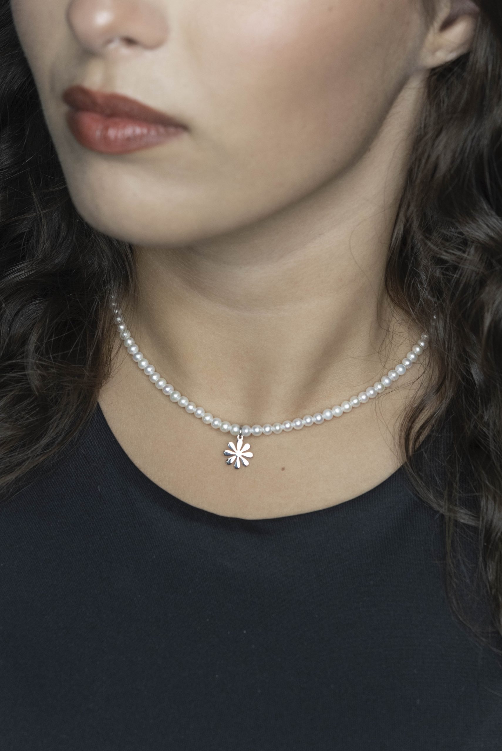 Náhrdelník - Trakovice kvietok 1 +biele sladkovodné perly