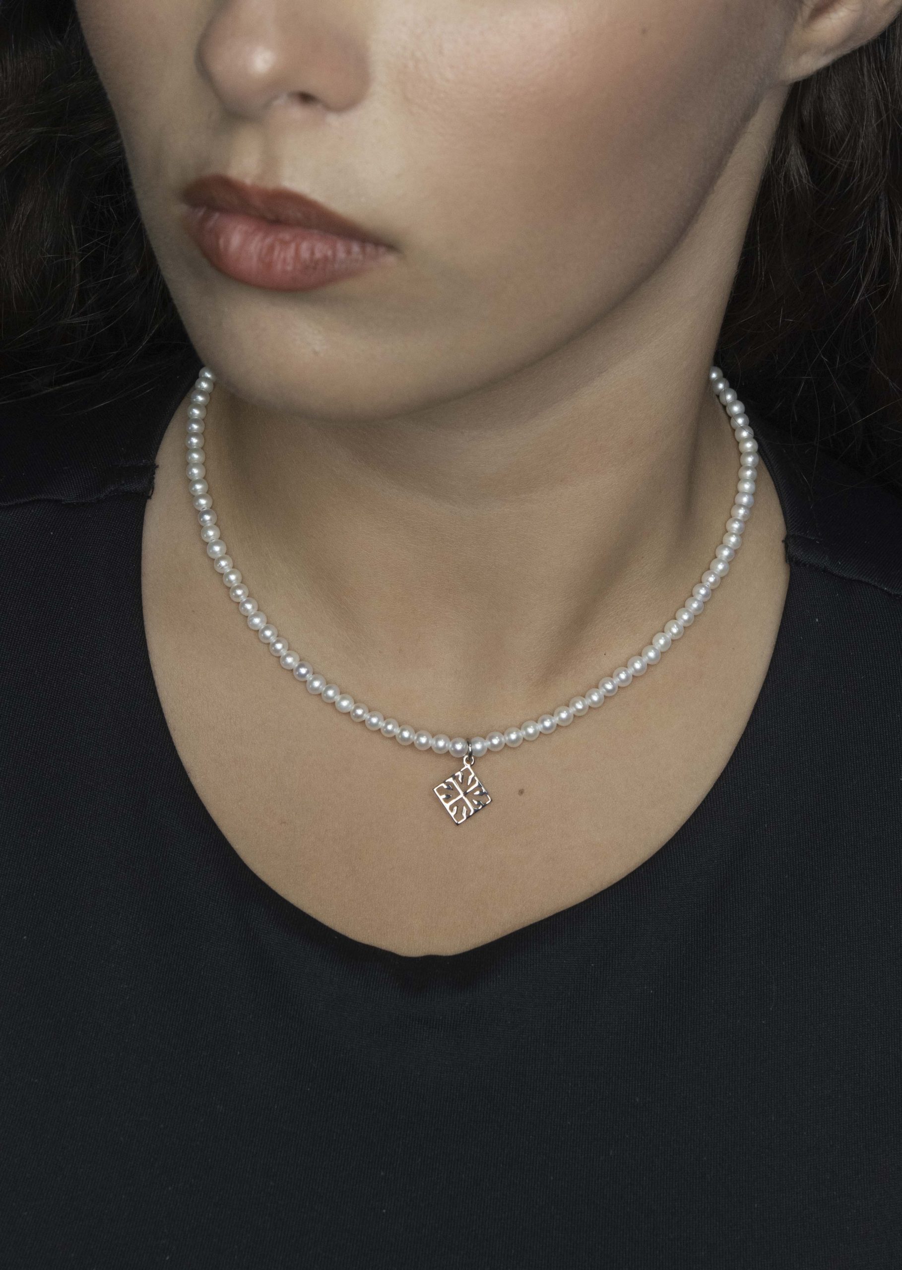 Náhrdelník - štvorec MINI – Pohorela 2 +biele sladkovodné perly