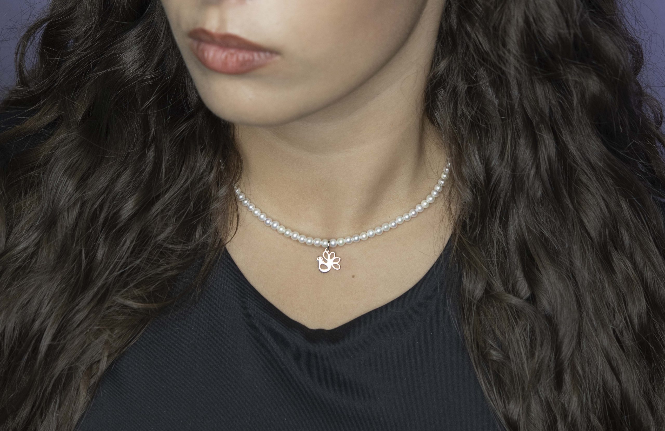 Náhrdelník - holubica mini +biele sladkovodné perly