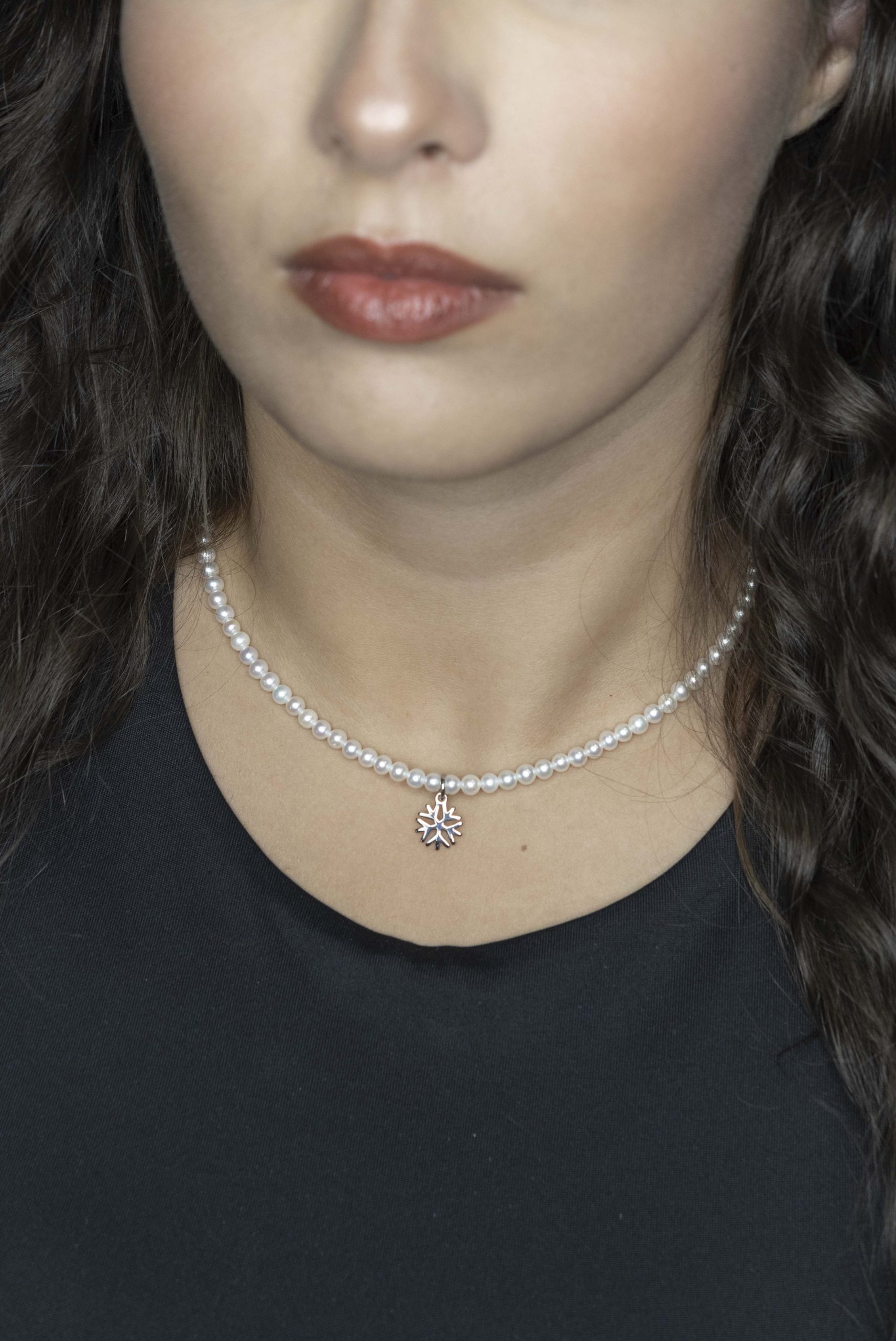 Náhrdelník - snehová vločka 1 +biele sladkovodné perly