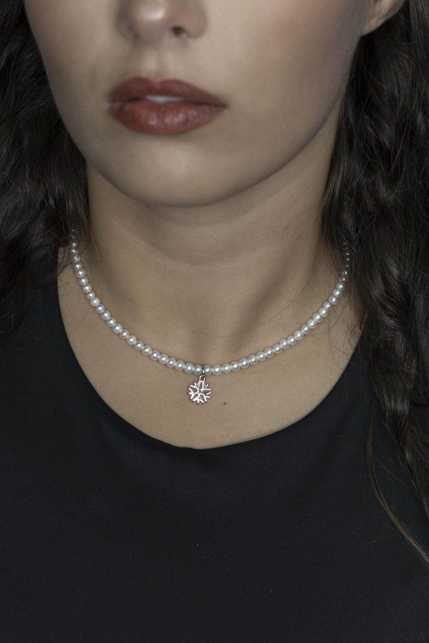 Náhrdelník - snehová vločka 1 +biele sladkovodné perly