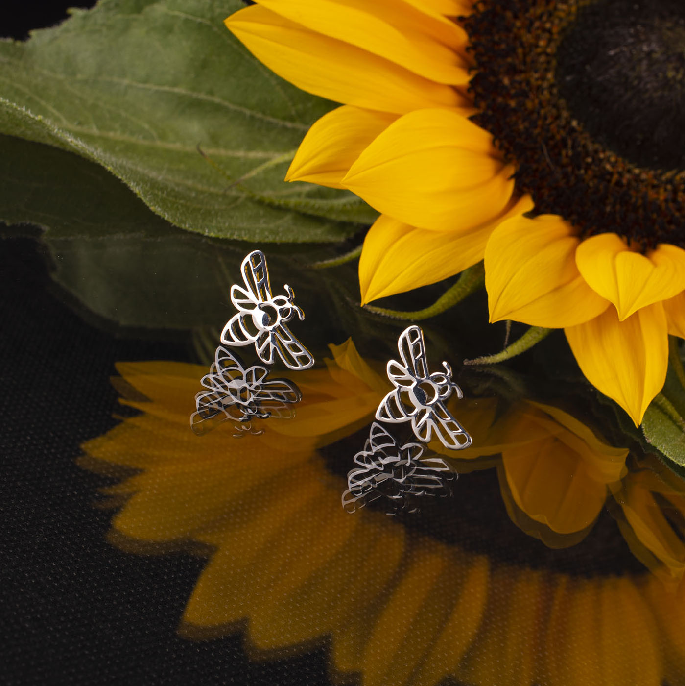 Napichovacie náušnice malá včielka