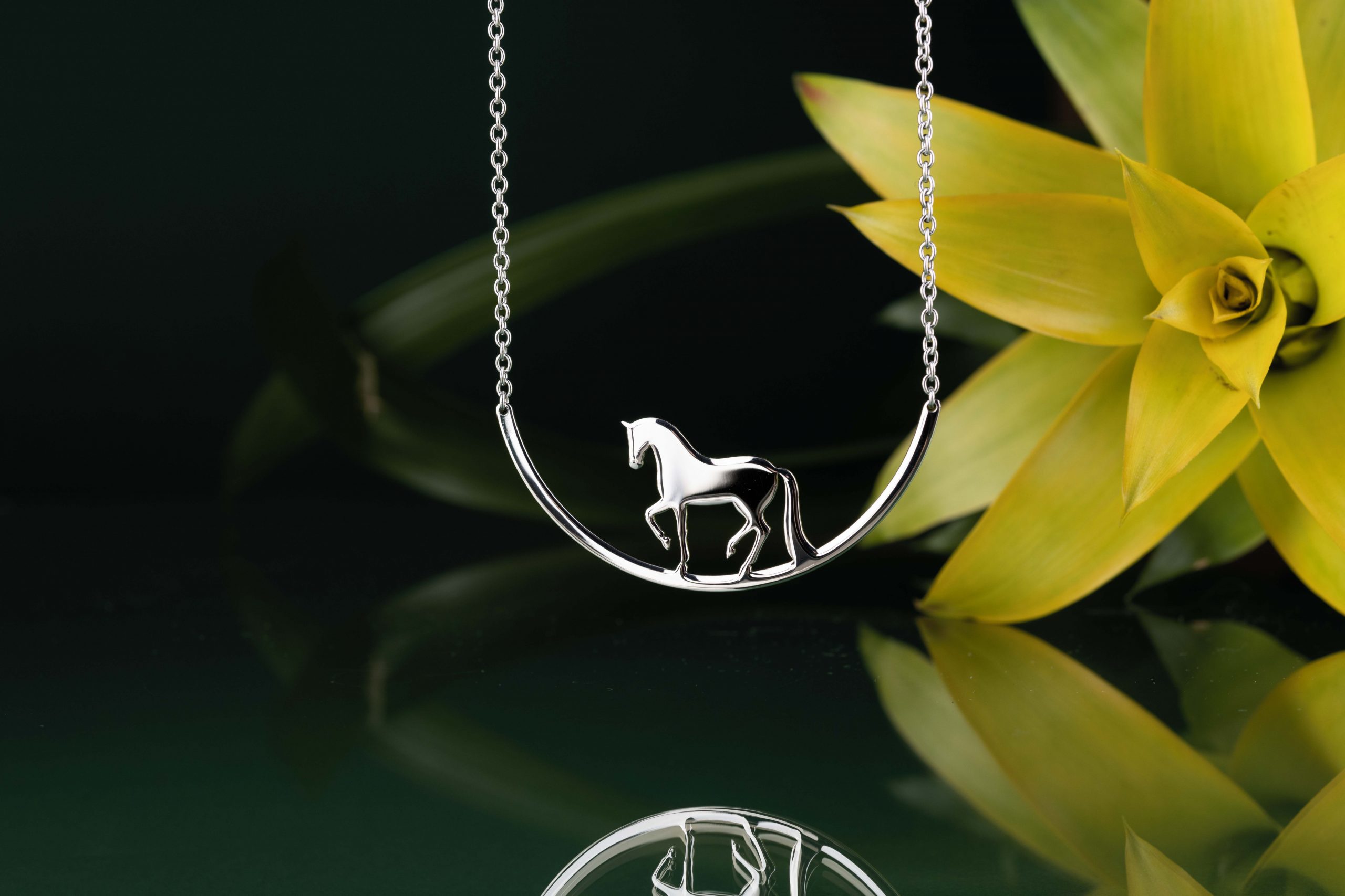 Náhrdelník piaf - kôň - oblúk