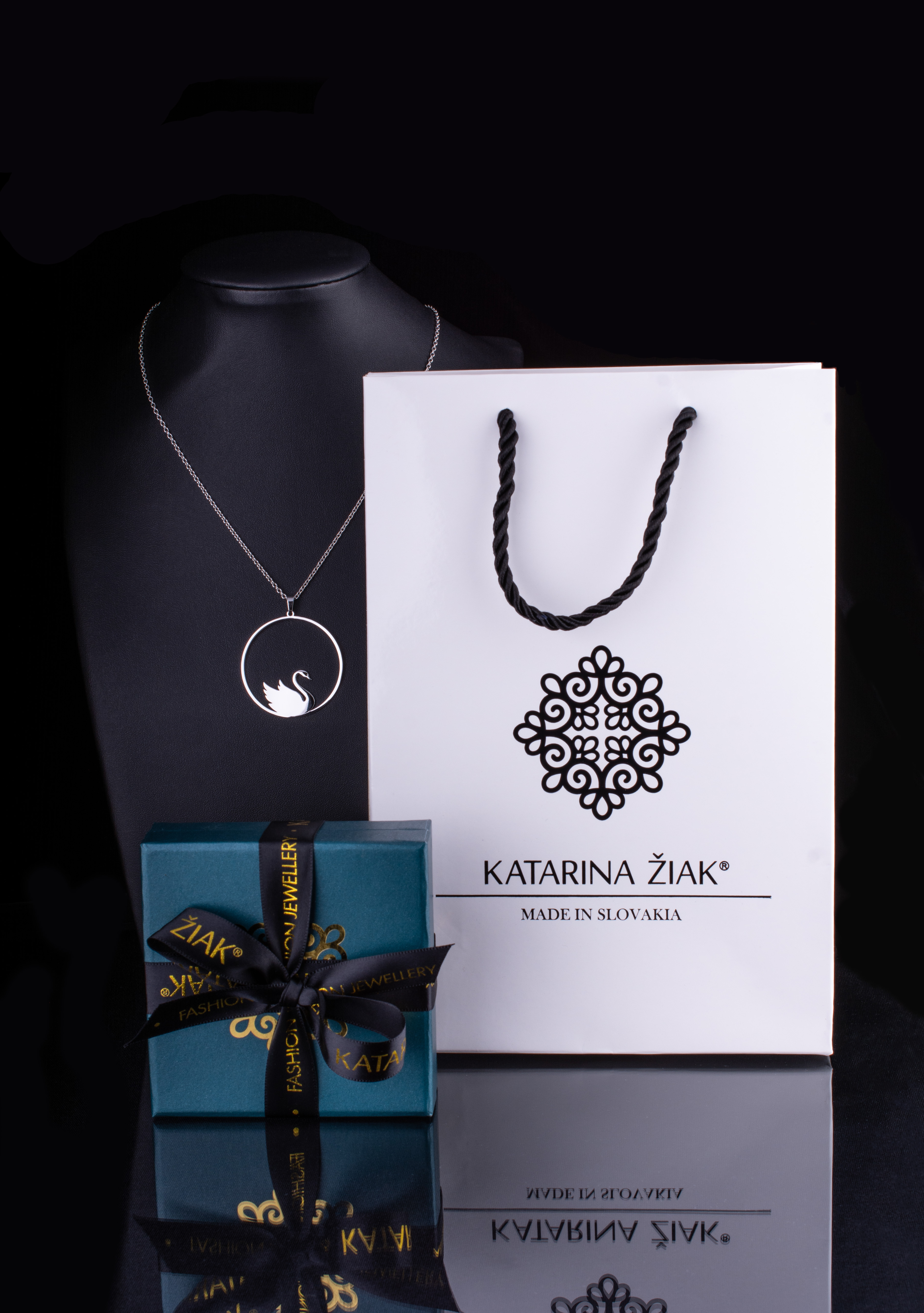 Prívesok labuť – kruh – 4 cm