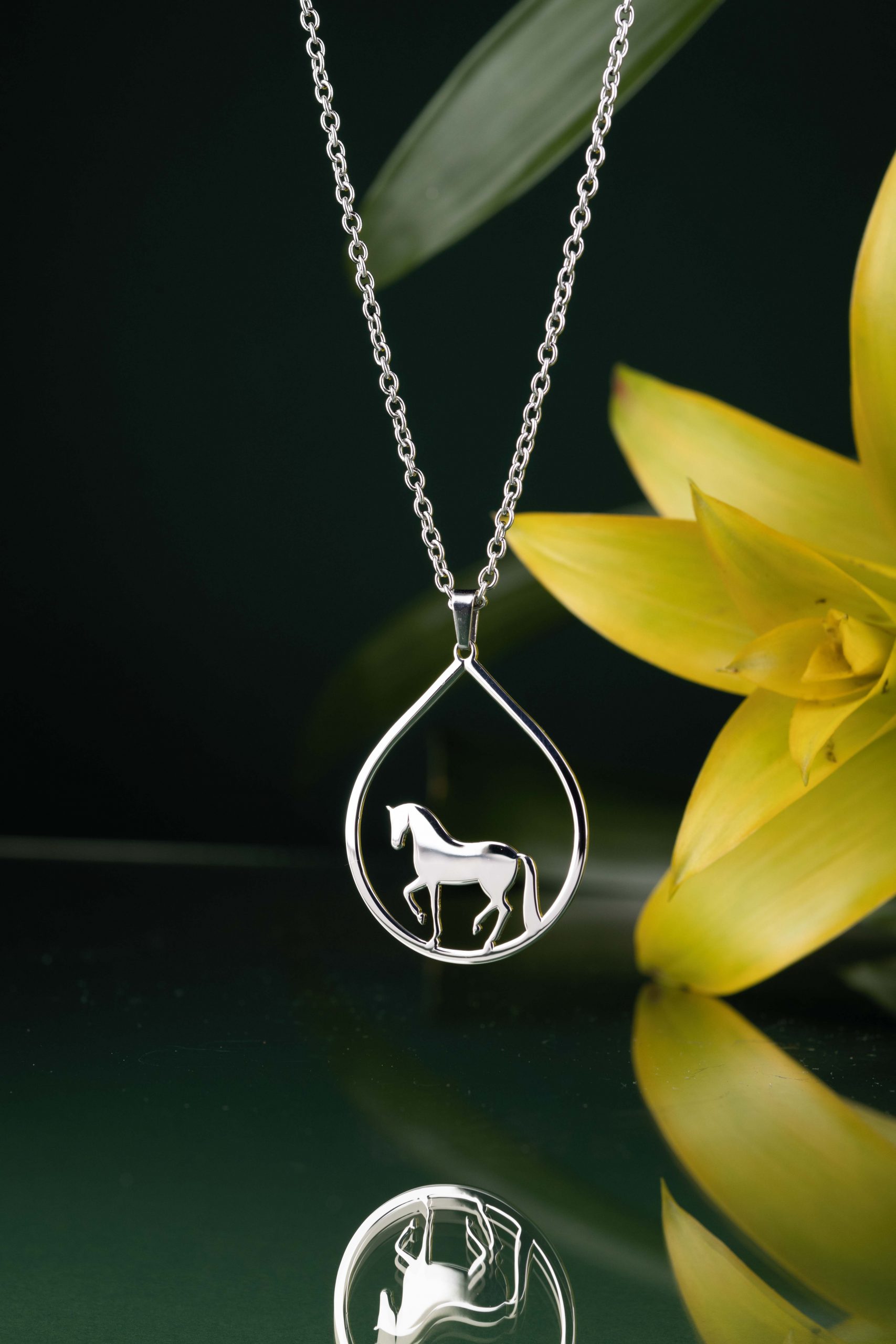 Prívesok kôň slza