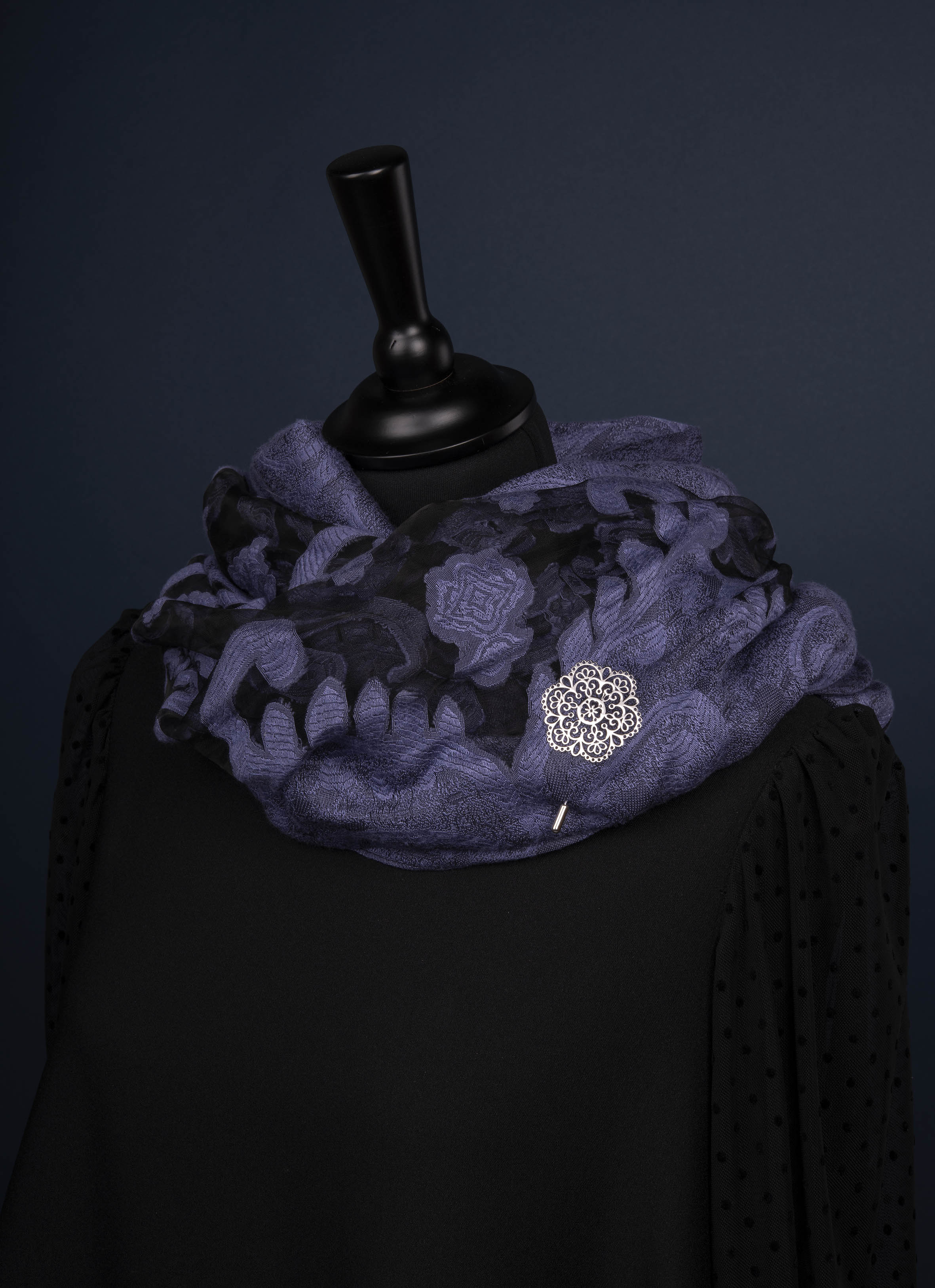 Brošňa ornament čipka nezábudka