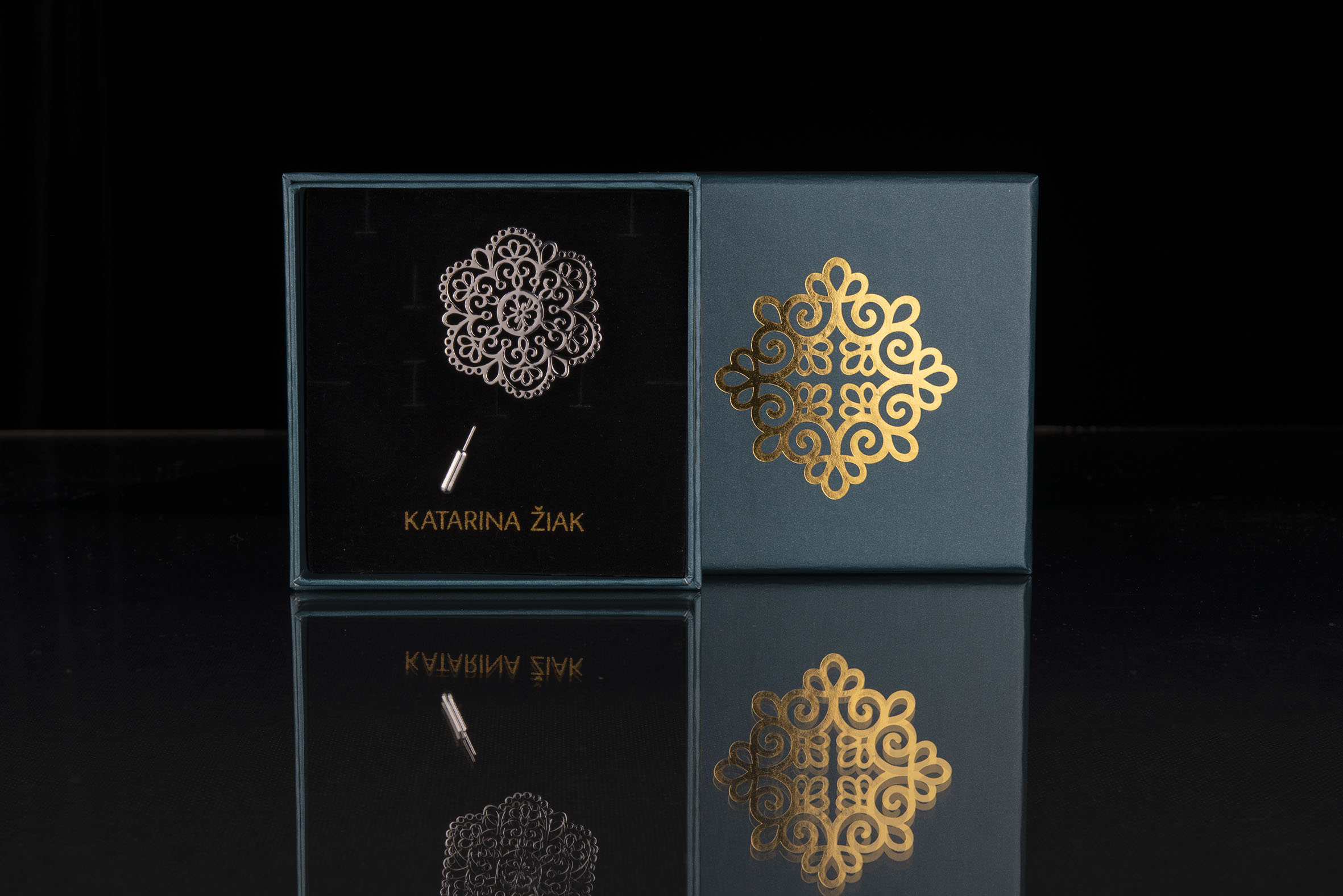 Brošňa ornament čipka nezábudka